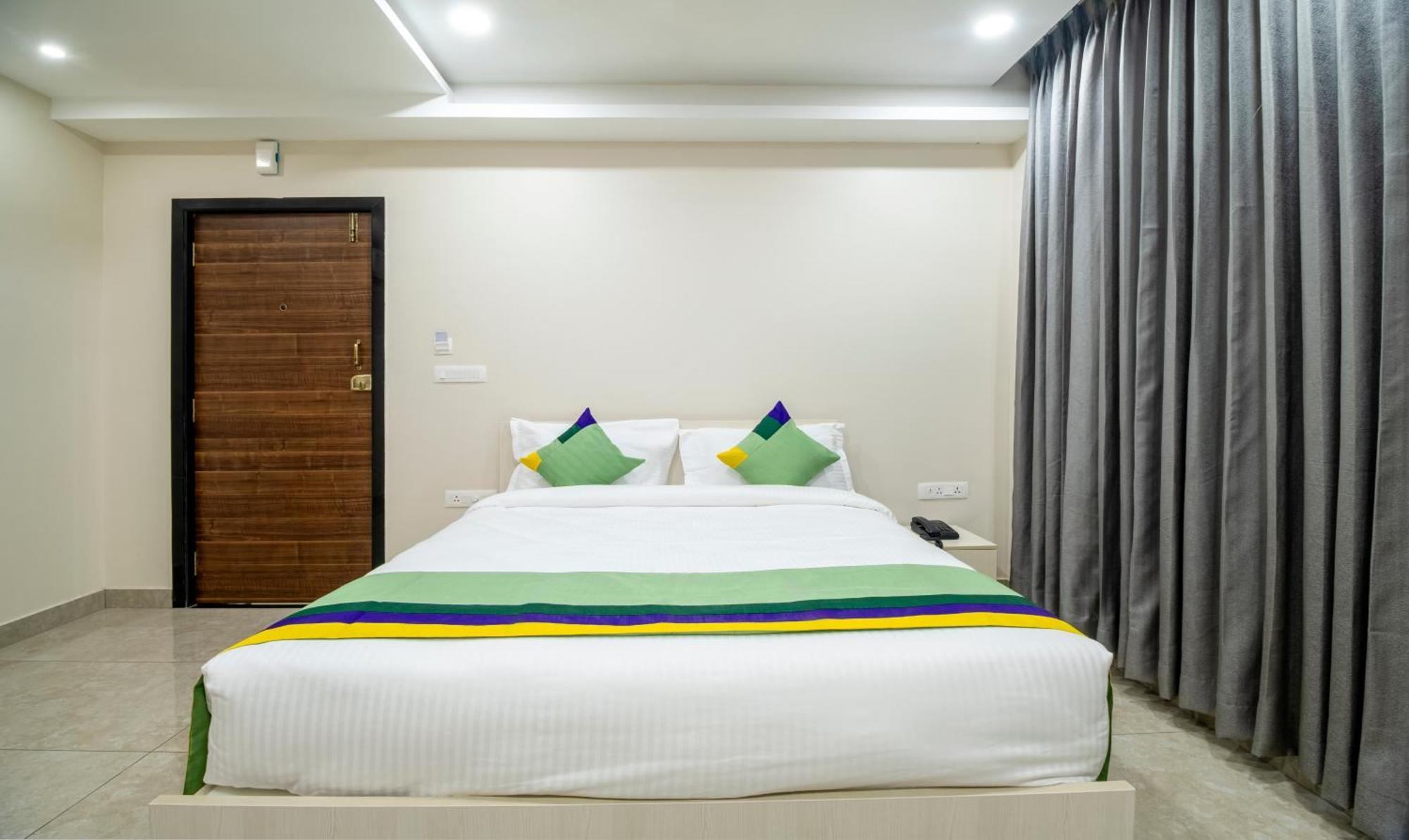Hotel Treebo Sea Heights Kākināda Exterior foto